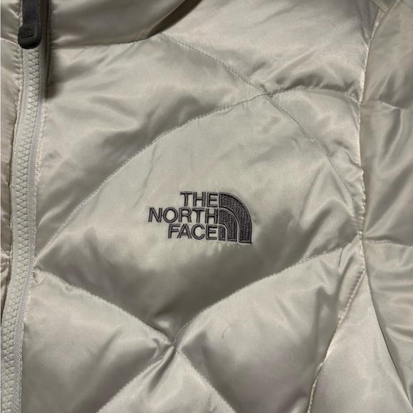 The North Face Women's 550 Puffer Jacket - Medium - Picture 4 of 9